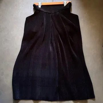 SPECCHIO 스페치오 셔틀 플리츠 포켓 디자인 스커트