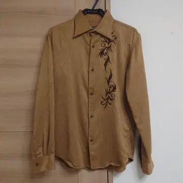 토네이도 마트 자수 웨스턴풍 셔츠 (골드)