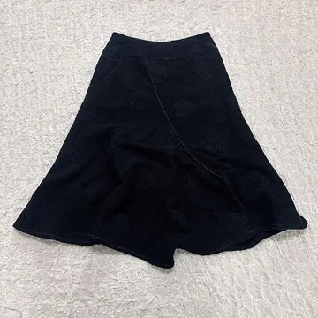 [ t.b ] 센소유니코 (38) 플레어 스커트 도트 패턴 블랙