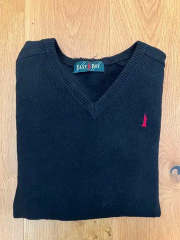 East Boy 블랙 V넥 스웨터