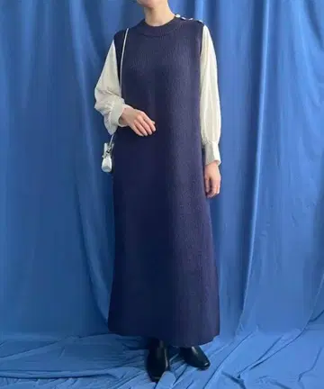 새상품 이번 시즌 완판템 렐비에 골드 버튼 도킹 니트 원피스 네이비