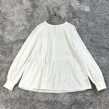 내추럴 뷰티 베이직 [ M ] 화이트 페플럼 블라우스 긴팔 밴드 카라