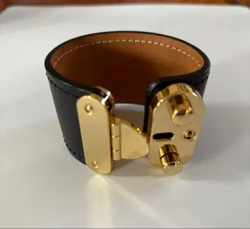 유나이티드 애로우즈 블랙 가죽 골드 금장 장식 뱅글