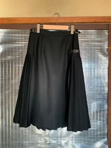 O'NEIL OF DUBLIN 블랙 플리츠 스커트