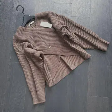 새상품 스콧 클럽 루즈핏 두꺼운 원단 디자인 니트 야마다야 카키