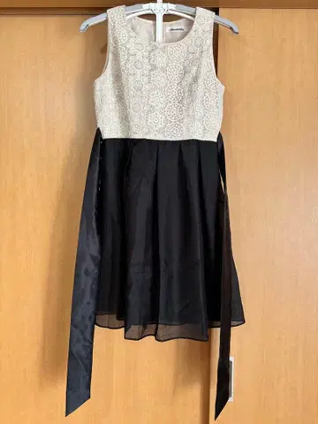 [ 새상품 ] 레이스 드레스 아이보리/블랙