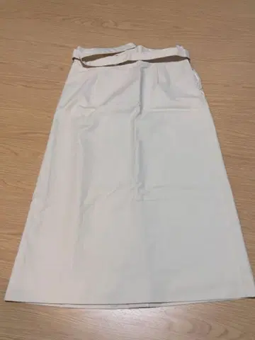 화이트 타이트 스커트 벨트 포함