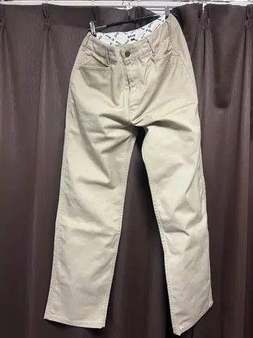베이지 스트레이트 레그 치노 팬츠