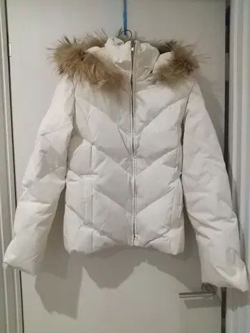 [ 38 ] 베네피트 비키 다운 자켓 M 사이즈 화이트 화이트