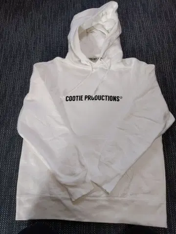 쿠티 프로덕션 후드티