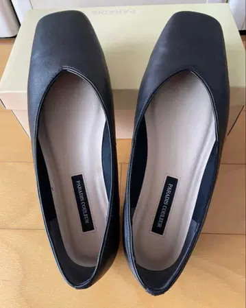 PARADIS COULEUR 천연 가죽 에쿠에아 V컷 펌프스 24.5