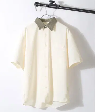 아이보리 반팔 셔츠 체크 옷깃