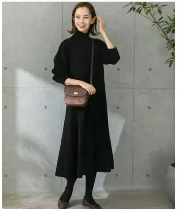 URBAN RESEARCH ROSSO 터틀넥 플레어 원피스 블랙