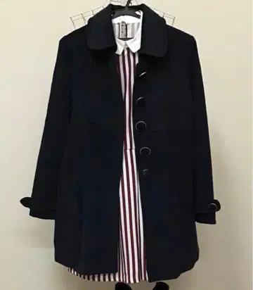 퍼 카라 부착 네이비 코트