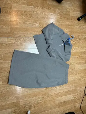 PLST 그레이 맨투맨 소재 스커트 셋업