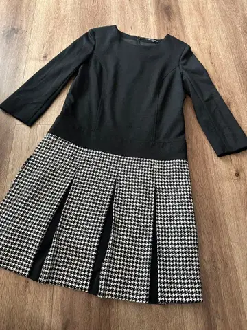 23구 이소재 도킹 원피스 하운드투스 플리츠 블랙 36