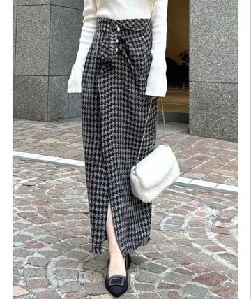 RESEXXY 펄 버튼 트위드 랩스커트