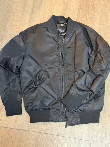 새상품급 유니클로 +J 하이브리드 다운 오버사이즈 MA-1 블루종 S