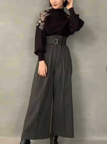 러그나문 LAGUNA MOON 자수 니트 풀오버