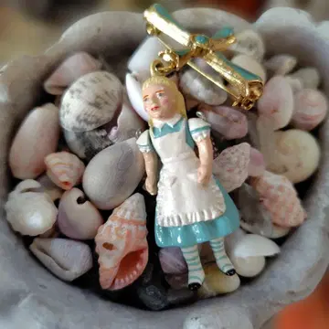 원더랜드의 앨리스 브로치 (펜던트 탑) 익명 배송