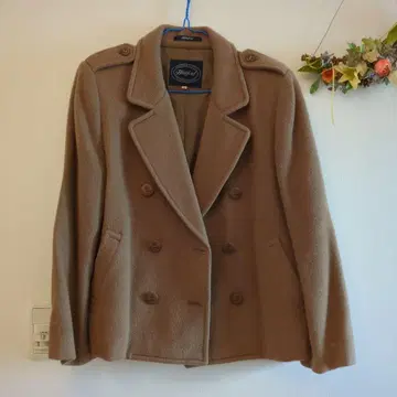 Hartford 베이지 울 피코트