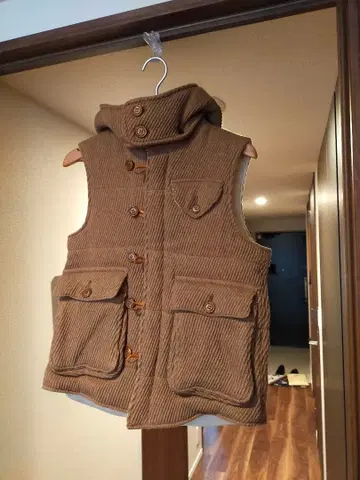 EEL 명품 엘레베스트 후드 부착 브라운 베스트