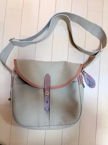 Brady 숄더백 베이지