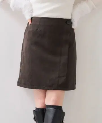 단추 포인트 스웨이드 라이크 미니 스커트