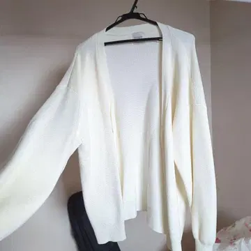 아이보리 버튼 가디건