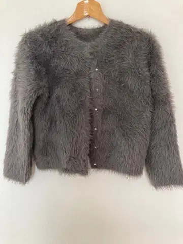 PLST 그레이 퍼(Fur) 느낌 긴팔 가디건