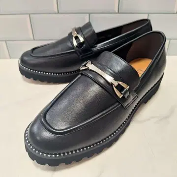 [컨디션 최상] artemis by DIANA 통굽 비트 로퍼 23.5