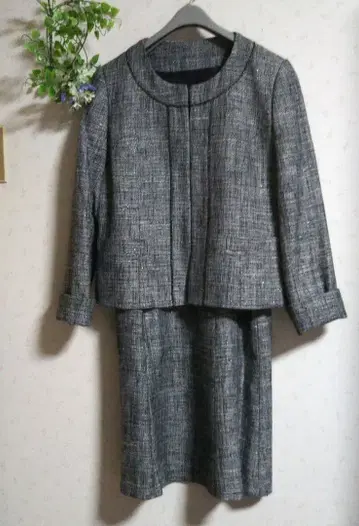 스커트&자켓 수트 그레이 계열 트위드 노카라
