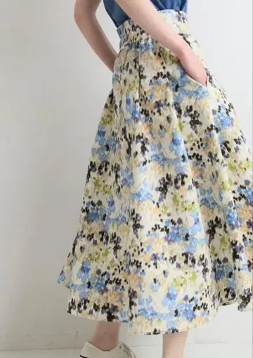 IENA 이에나 흐릿한 플라워 개더 스커트