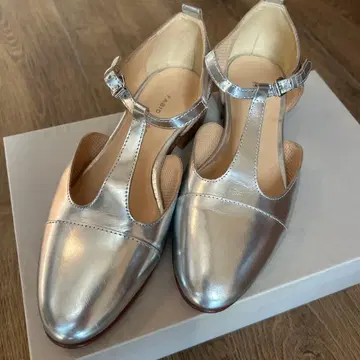 파비오 루스코니 실버 T 스트랩 플랫슈즈