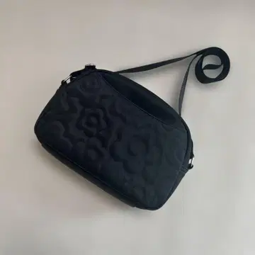 새상품 마리콴트 데이지 랜덤 퀼트 숄더백 블랙