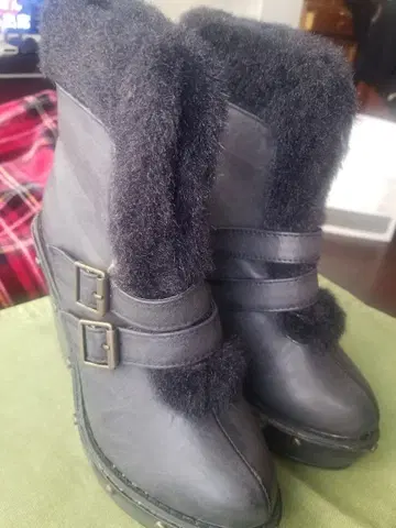 블랙 통굽 어그 부츠 웨지솔