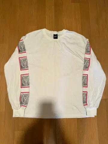 OY 화이트 긴팔 T셔츠