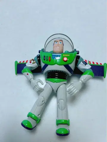 버즈 라이트이어 피규어 말하는 기능 포함. 덤으로 탈것 포함