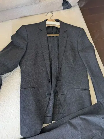 다크 그레이 스트라이프 비즈니스 정장