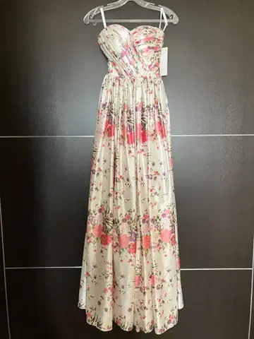 컬러 드레스 (화이트 꽃무늬)