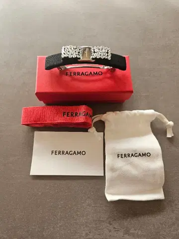 페라가모 바라 리본 크리스탈 머리핀