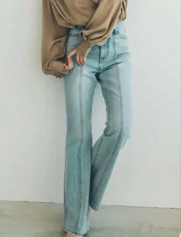 택 포함 새상품 센터 심 세미 플레어 데님