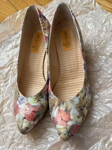 키다리 아저씨 꽃무늬 펌프스 24cm