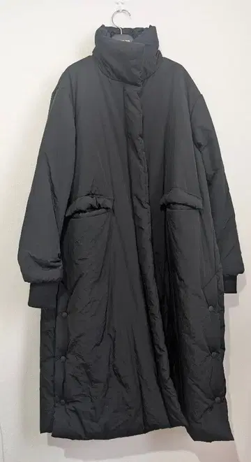 블랙 롱 코트 충전솜 코트 포켓 부착