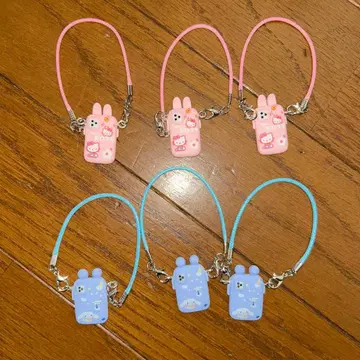 러브브 스트랩형 스마트폰