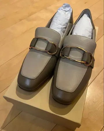 [ 새상품급 미사용 ] cava cava 사바사바 스퀘어 비트 로퍼