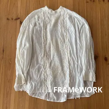FRAMeWORK 화이트 레이스 장식 긴팔 셔츠 프린지