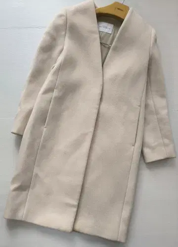 그린 라벨 릴랙싱 아이보리 노카라 롱 코트