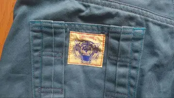 파란색 스트레이트 데님 팬츠