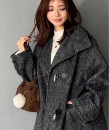 milybilet 페더 샤기 버클 사용 코트 L 사이즈 차콜 그레이